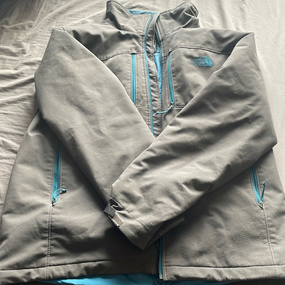 Men’s or women’s Grey north face jacket with blue interior